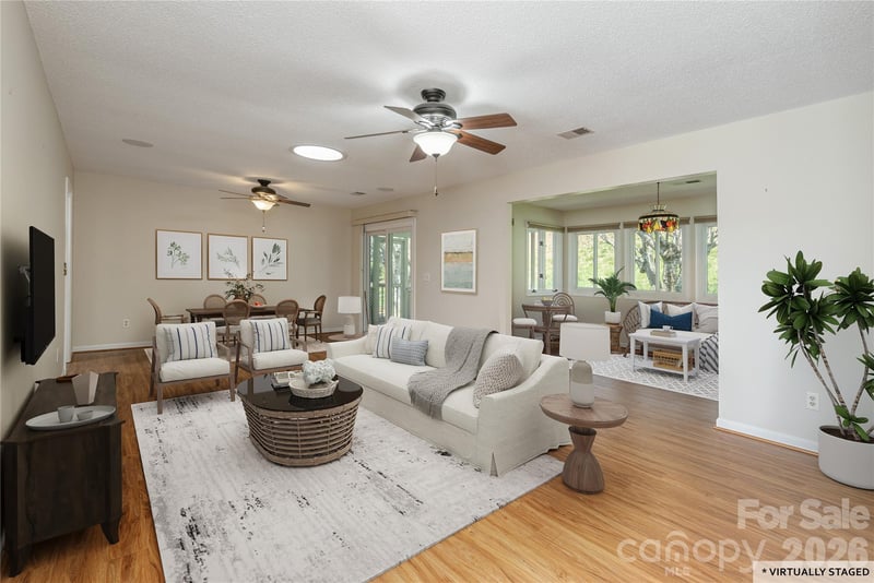 176 Derbyshire Dr, Hendersonville, NC 28792