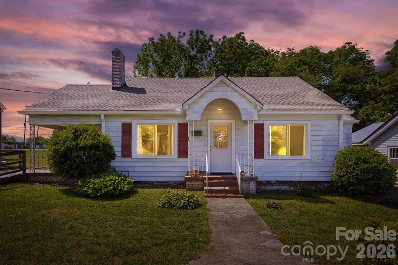 117 3rd Ave, Hickory, NC 28602