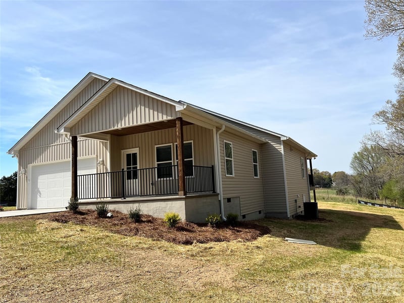 42629 Greenview Dr, Albemarle, NC 28001