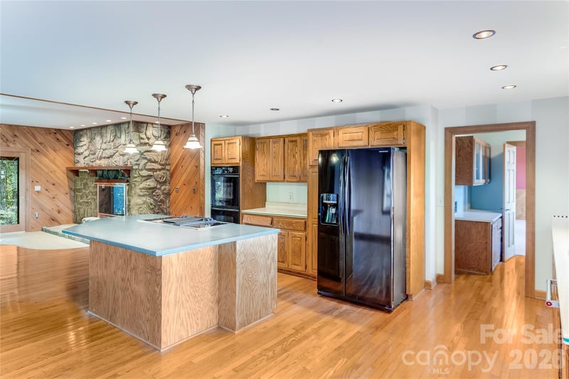 1087 Brigadoon Dr, Clyde, NC 28721