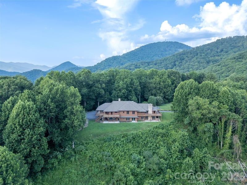 1087 Brigadoon Dr, Clyde, NC 28721