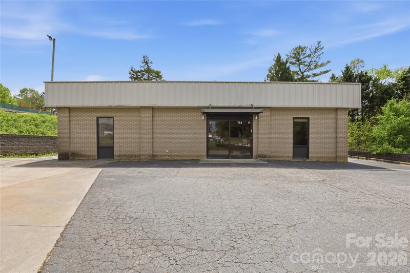 744 Hartness Rd, Statesville, NC 28677