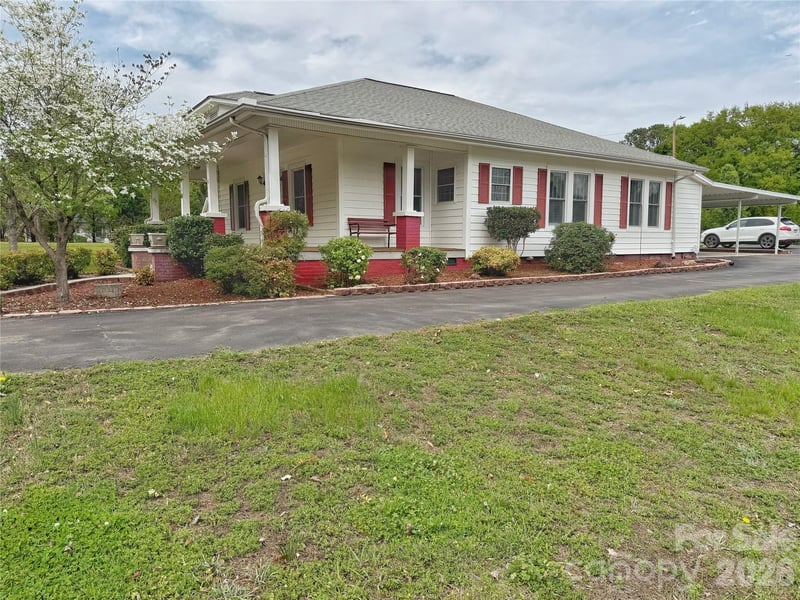 2102 Hickory Grove Rd, Gastonia, NC 28056