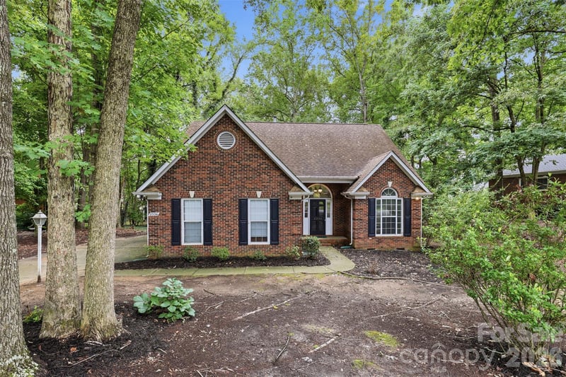 2336 Mill House Ln, Matthews, NC 28104