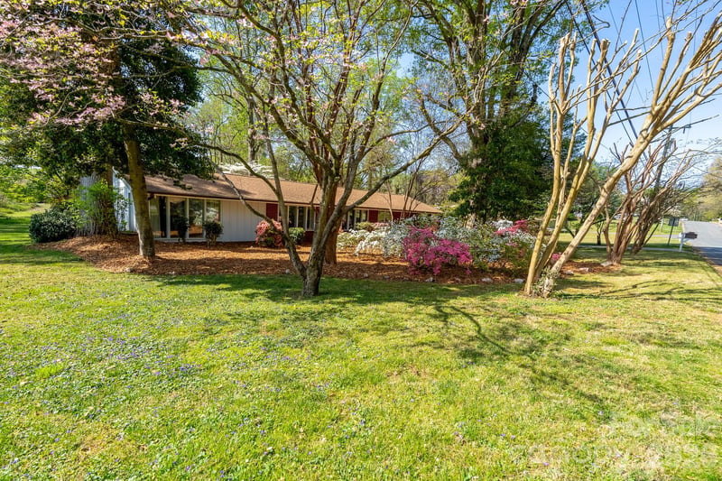 1221 Forestdale Dr, Salisbury, NC 28144