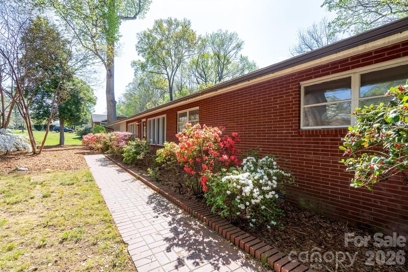 1221 Forestdale Dr, Salisbury, NC 28144