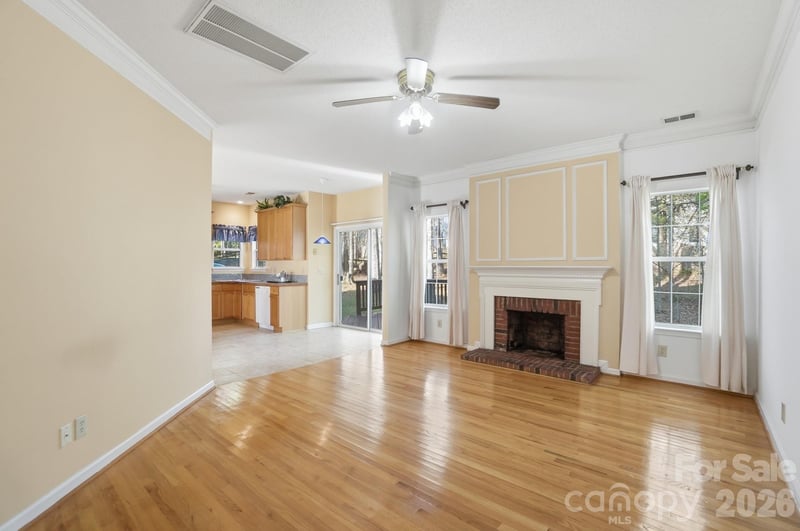 8721 Woodcock Ln, Charlotte, NC 28216