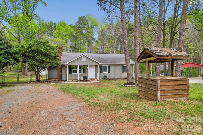 6127 Dovetail Ct, Charlotte, NC 28227