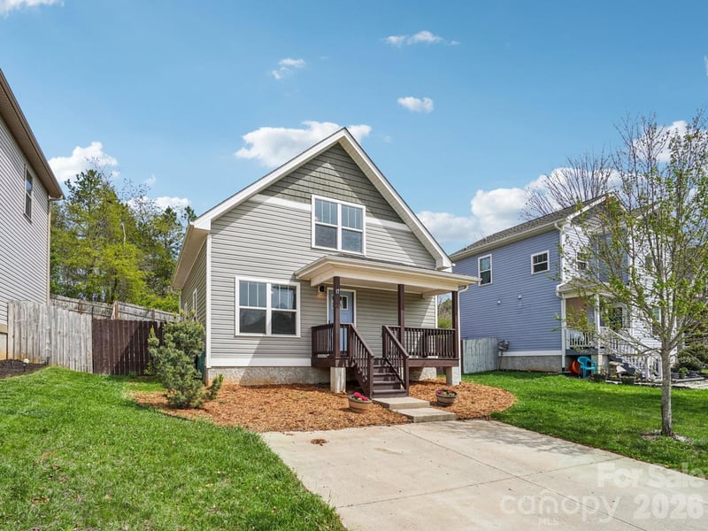 17 Yarrow Meadow Rd, Weaverville, NC 28787
