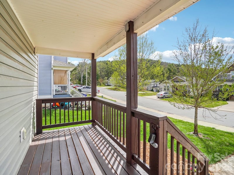 17 Yarrow Meadow Rd, Weaverville, NC 28787