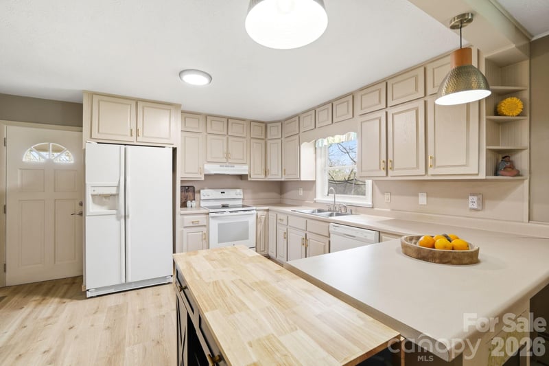 383 Monte Vista Dr, Waynesville, NC 28786