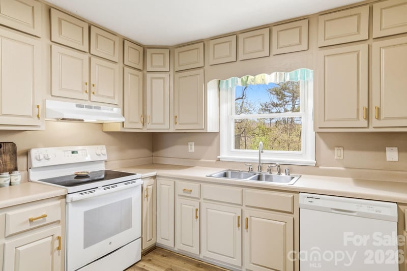 383 Monte Vista Dr, Waynesville, NC 28786