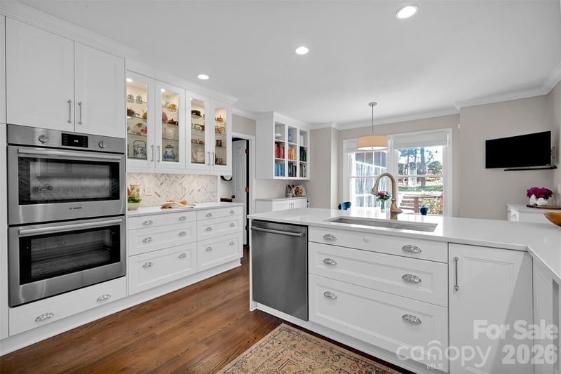 421 Sardis Ln, Charlotte, NC 28270