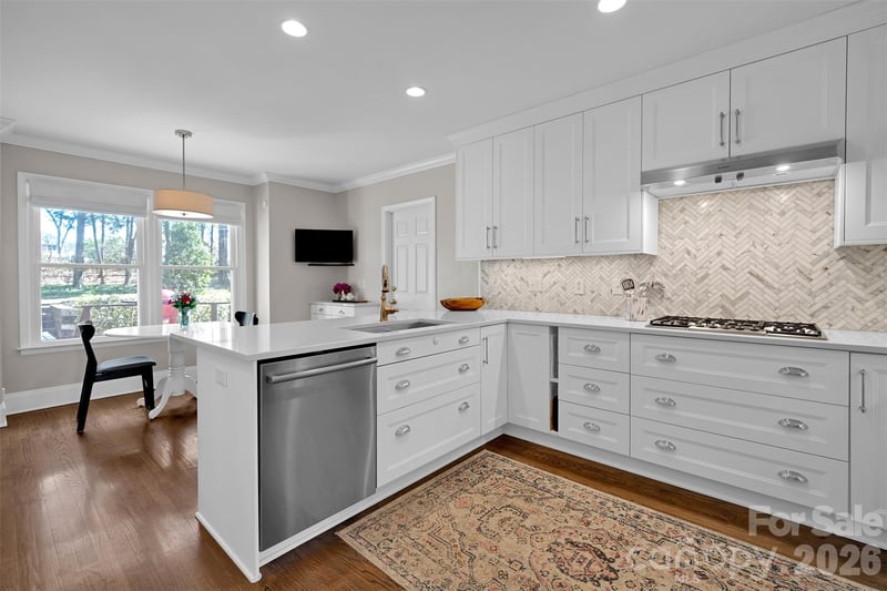 421 Sardis Ln, Charlotte, NC 28270