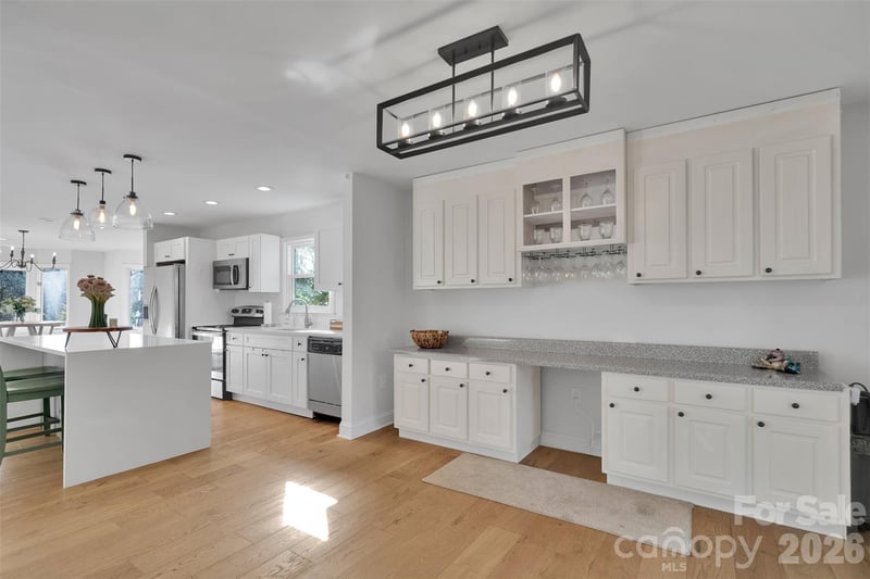 301 Hillandale Dr, Charlotte, NC 28270