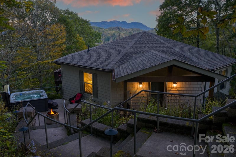 114 Deerwood Trl, Seven Devils, NC 28604