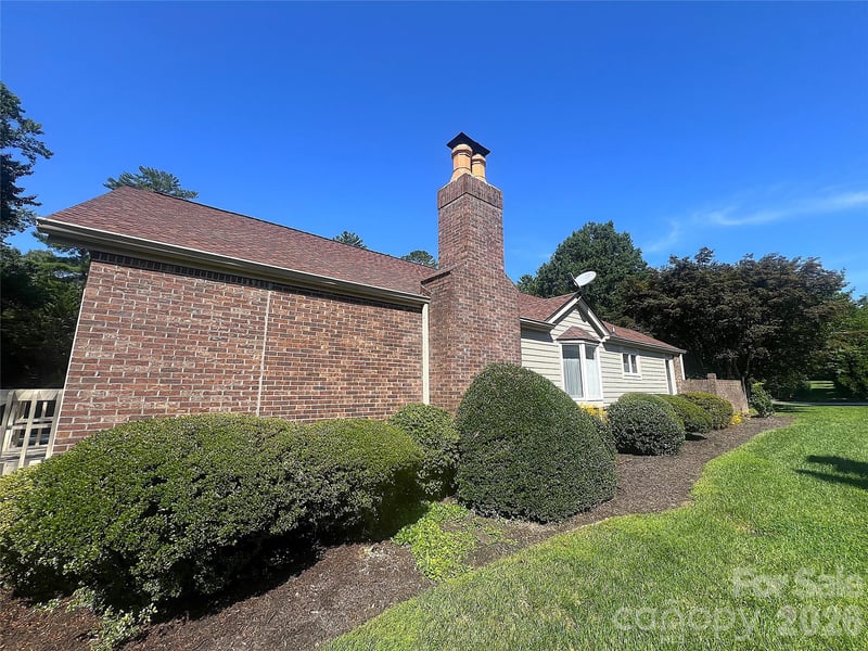 108 Glenbrook Dr, Hendersonville, NC 28739