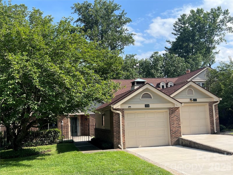 108 Glenbrook Dr, Hendersonville, NC 28739