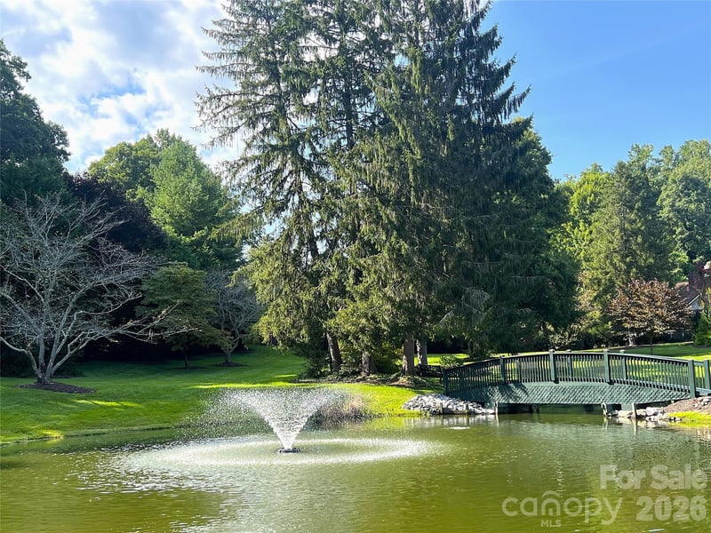 108 Glenbrook Dr, Hendersonville, NC 28739