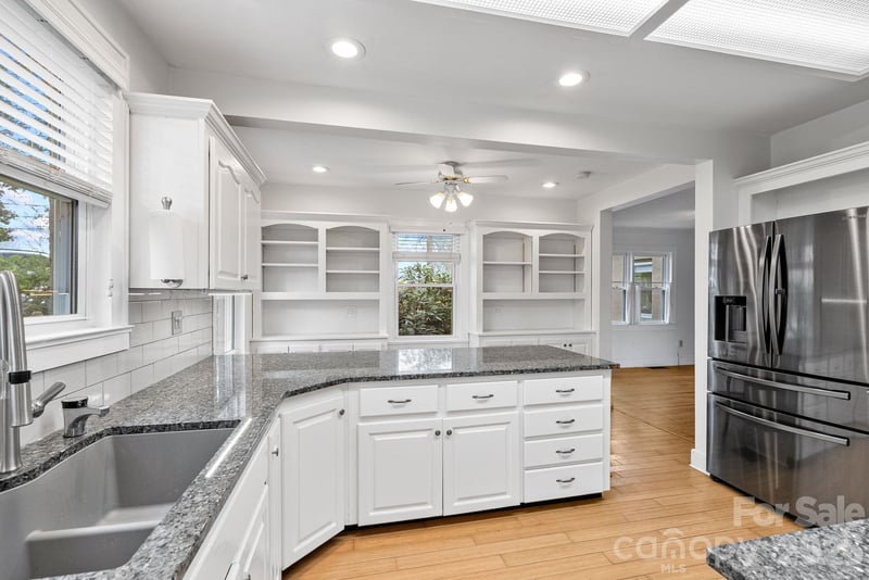 832 Sand Hill Rd, Asheville, NC 28806