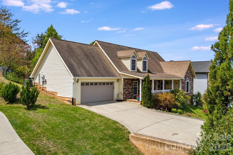 17 Moss Pink Pl, Asheville, NC 28806