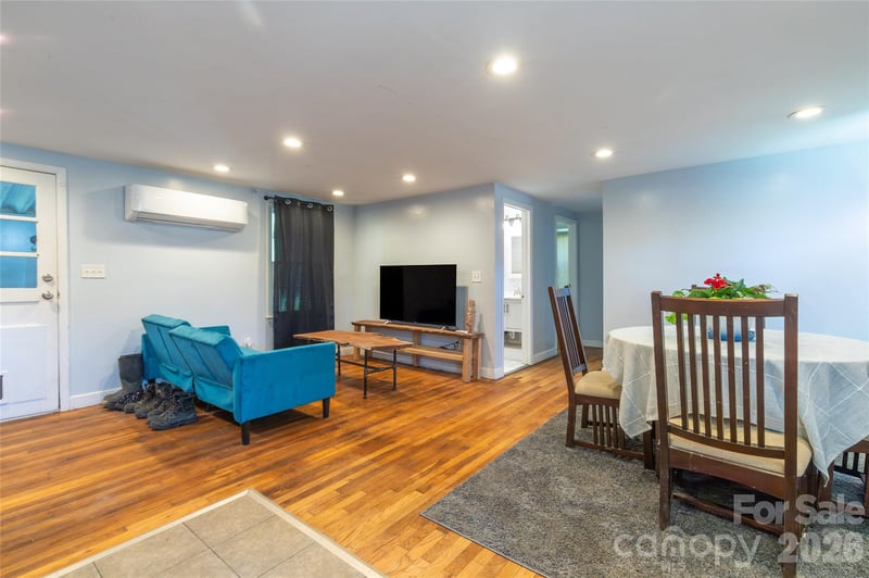14 Winter Woods Dr, Asheville, NC 28806