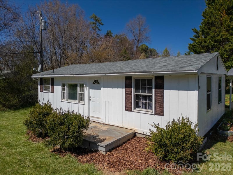 14 Winter Woods Dr, Asheville, NC 28806