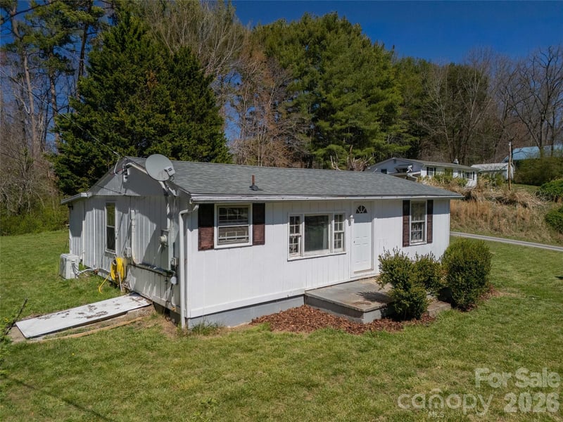 14 Winter Woods Dr, Asheville, NC 28806