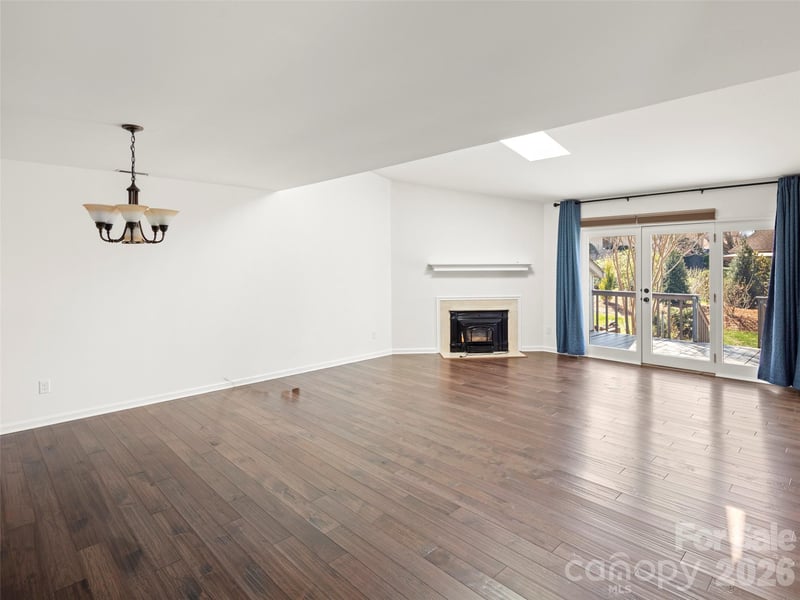 141 Deerlake Dr, Asheville, NC 28803