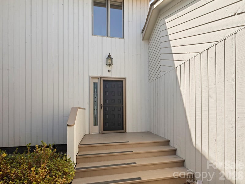 141 Deerlake Dr, Asheville, NC 28803