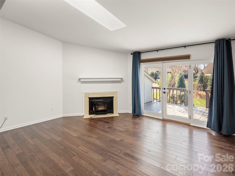 141 Deerlake Dr, Asheville, NC 28803