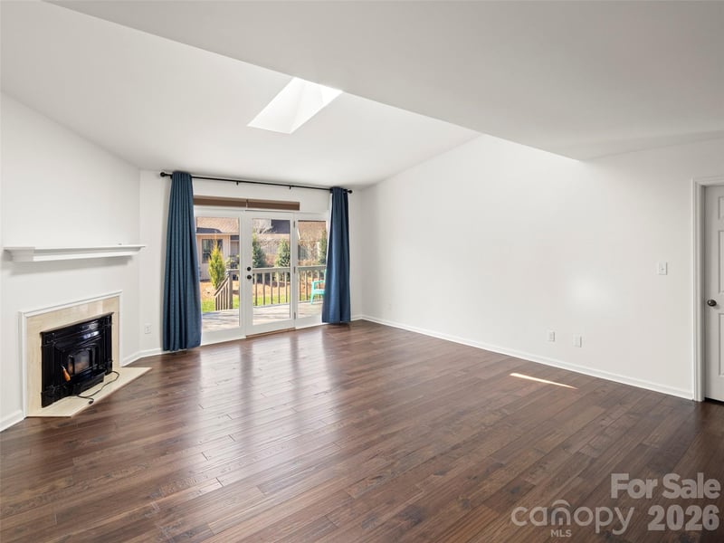 141 Deerlake Dr, Asheville, NC 28803