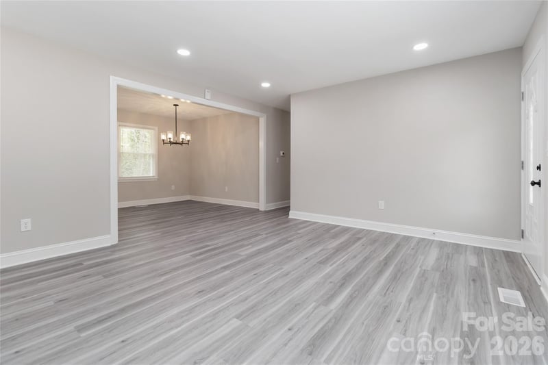 6726 Barrington Dr, Charlotte, NC 28215