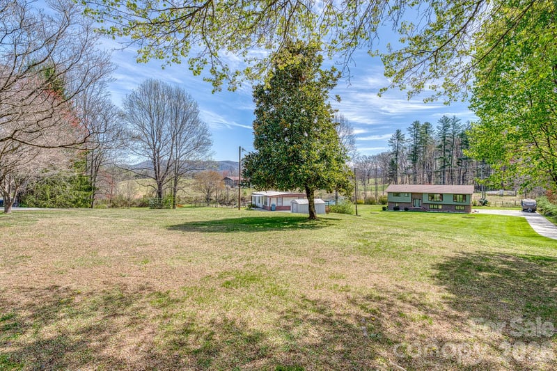 2456 Hendersonville Hw, Pisgah Forest, NC 28768