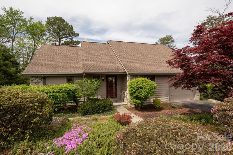 4 Zachary Ridge Rd, Asheville, NC 28804