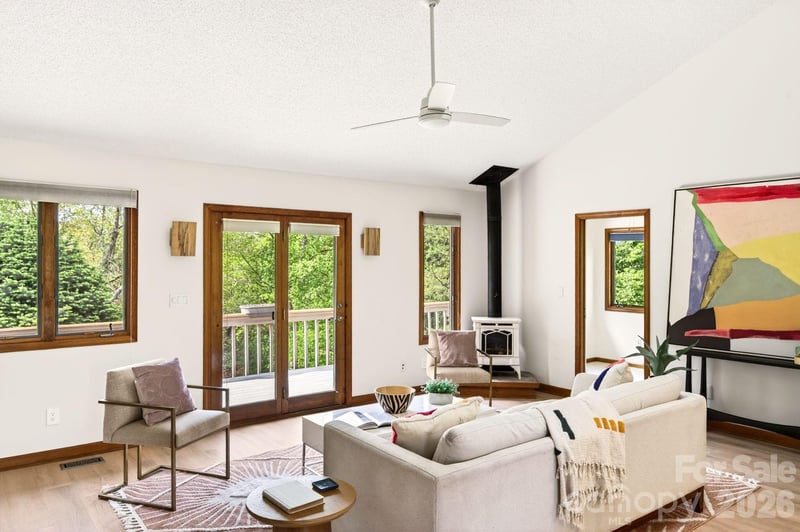 4 Zachary Ridge Rd, Asheville, NC 28804