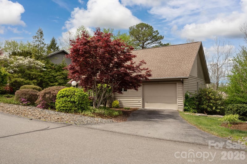 4 Zachary Ridge Rd, Asheville, NC 28804