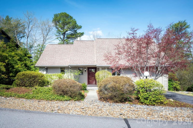 4 Zachary Ridge Rd, Asheville, NC 28804