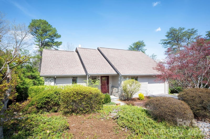 4 Zachary Ridge Rd, Asheville, NC 28804