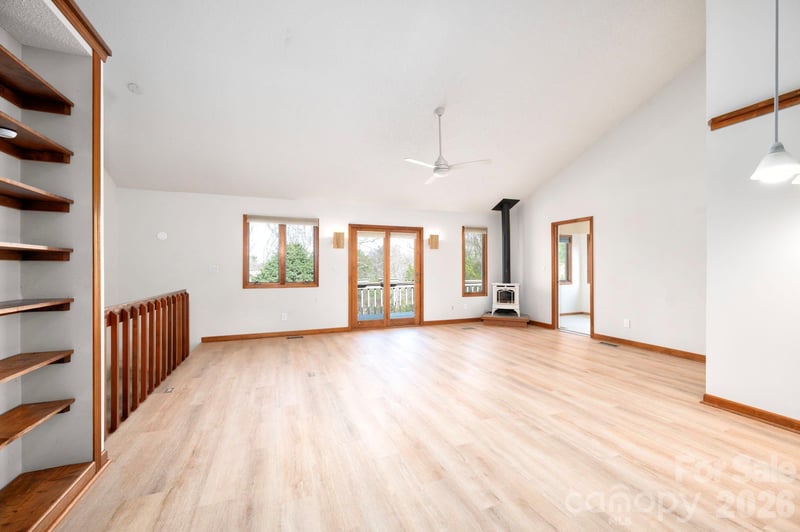 4 Zachary Ridge Rd, Asheville, NC 28804