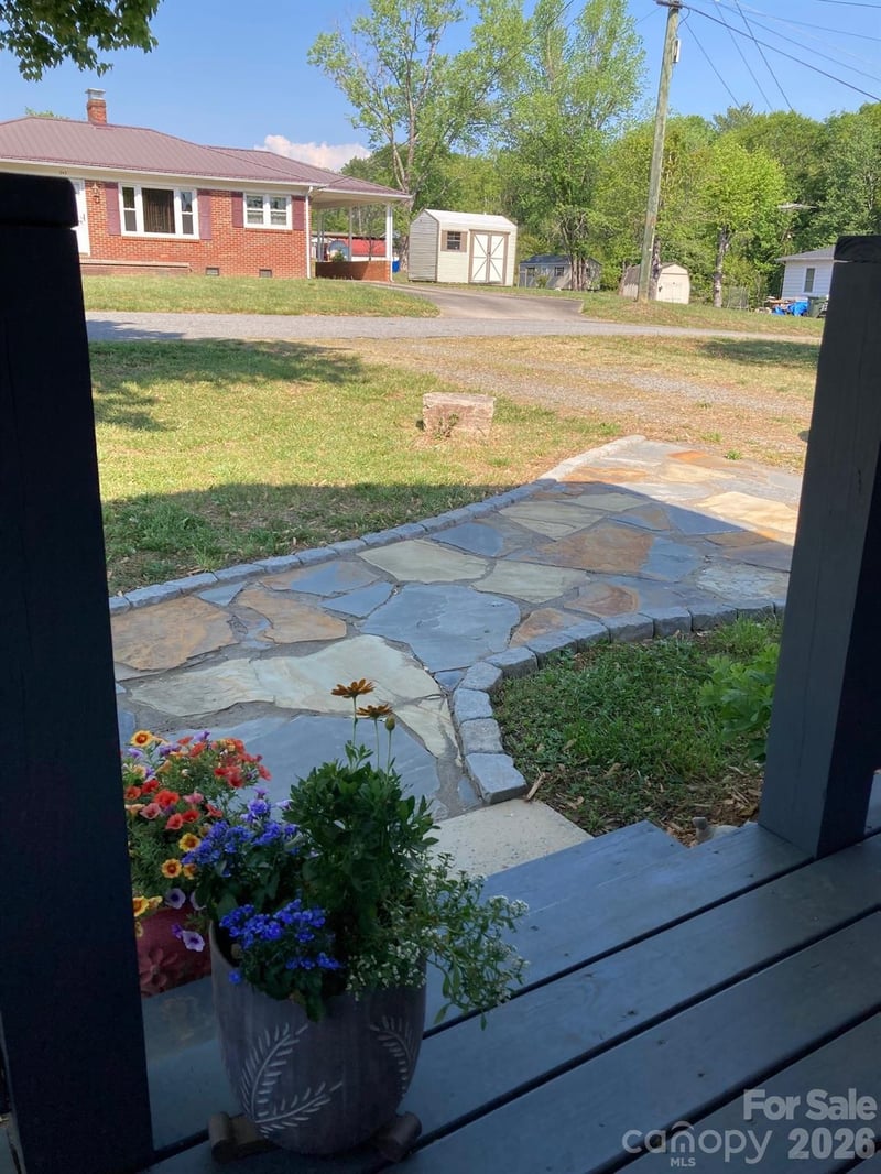 244 Holly St, Hudson, NC 28638
