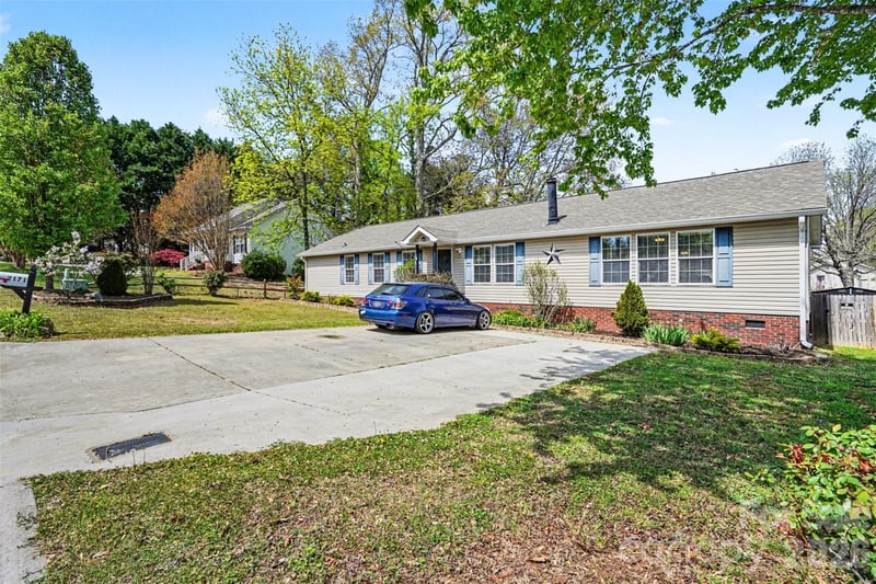 2171 Brantley Creek Dr, Kannapolis, NC 28083
