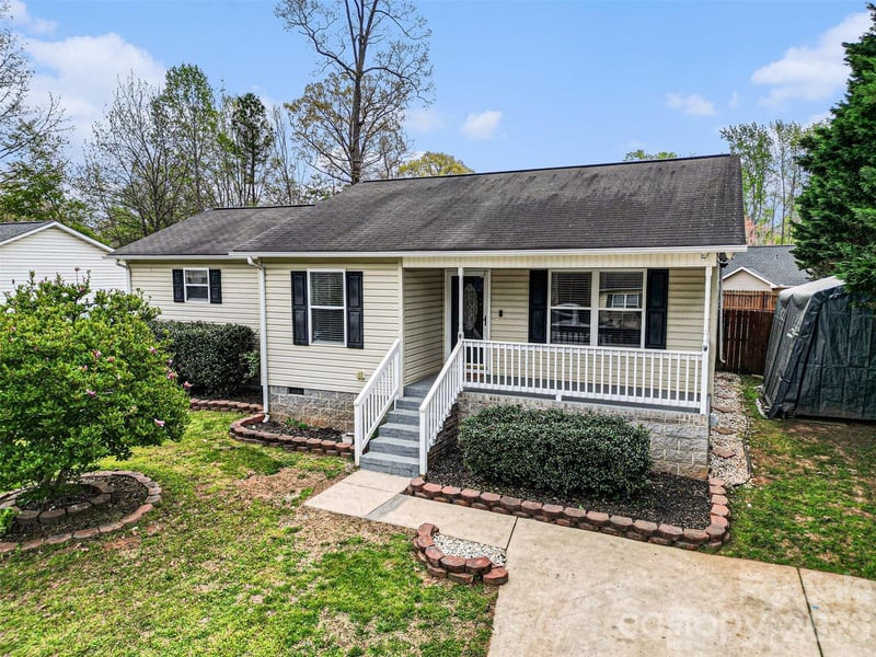 2519 Saluda Dr, Gastonia, NC 28054