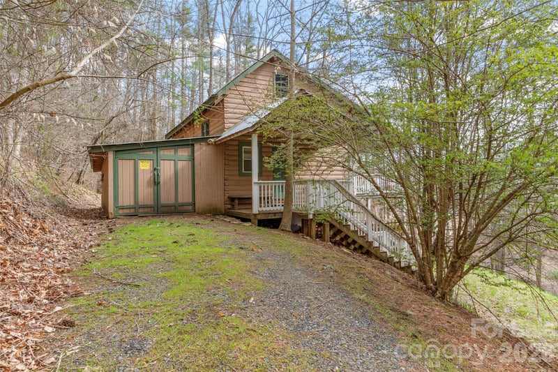 2701 Roses Branch Rd, Bakersville, NC 28705