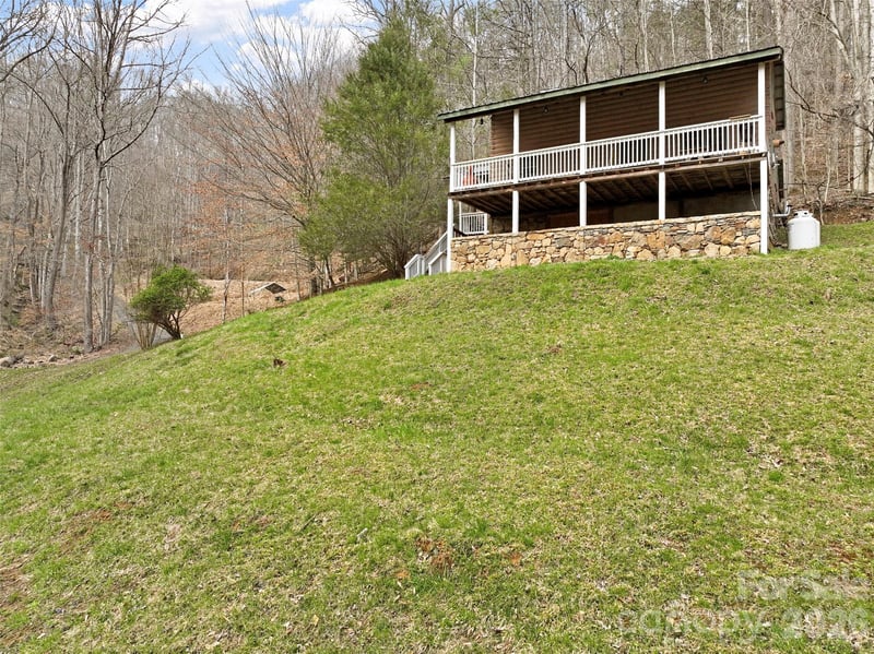 2701 Roses Branch Rd, Bakersville, NC 28705