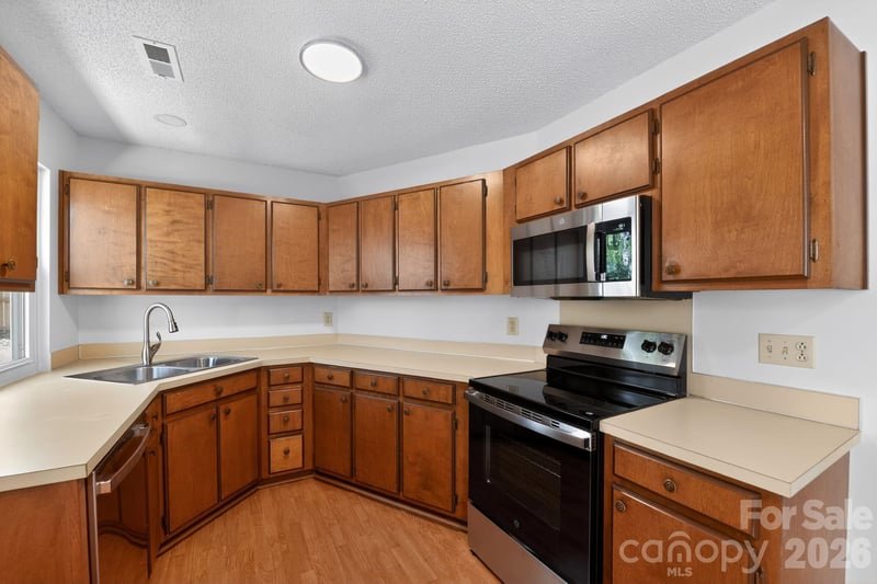 100 Steuben Dr, Huntersville, NC 28078