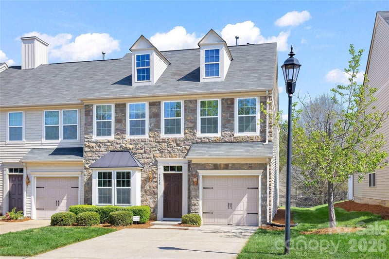 9548 Birkwood Ct, Charlotte, NC 28278