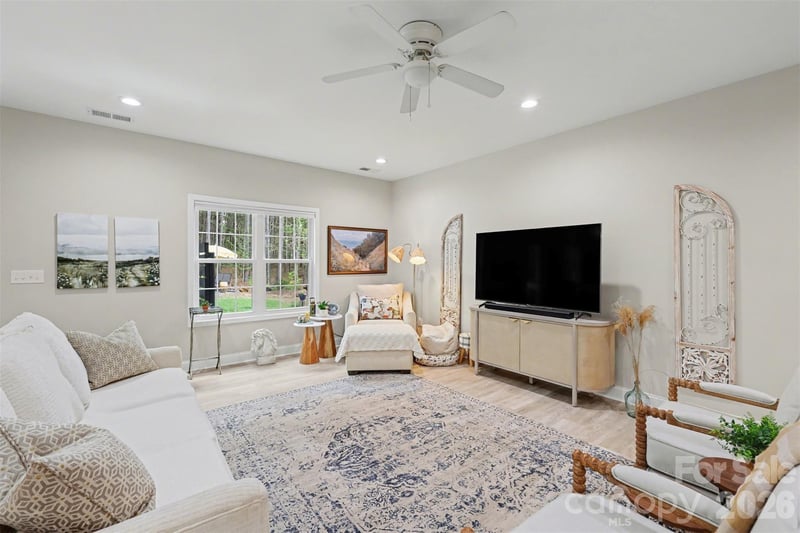 820 Sunset Pointe Dr, Salisbury, NC 28146