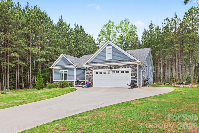 820 Sunset Pointe Dr, Salisbury, NC 28146