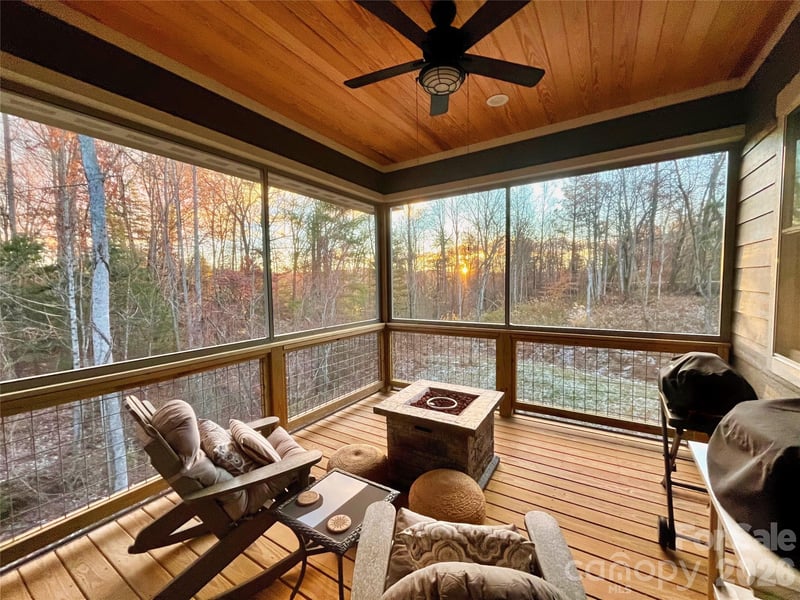14 Cider Hill Ln, Hendersonville, NC 28792